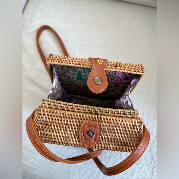 Square Rattan Crossbody Bag - Picture 3 of 3